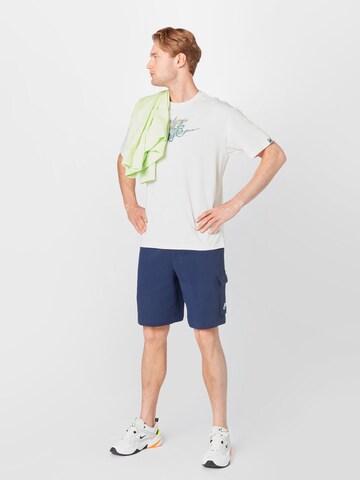 Nike Sportswear Loosefit Shorts in Blau