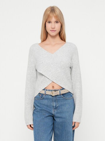 PIECES Pulóver 'PCSILLY' - szürke: elől
