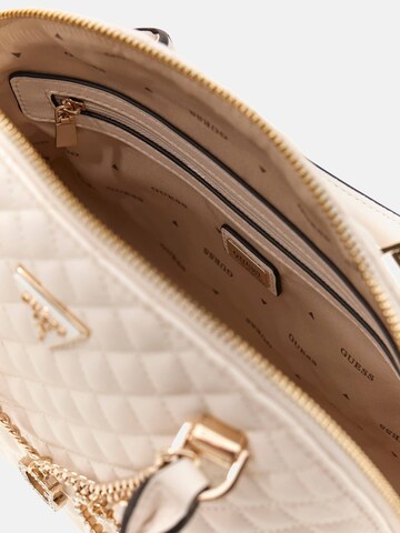 GUESS Handtasche 'Everlee' in Weiß