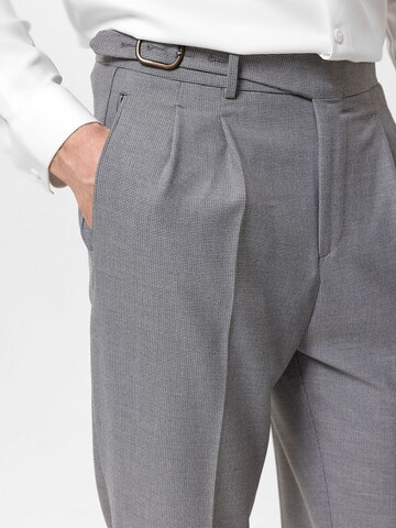 Tapered Pantaloni de la Antioch pe gri