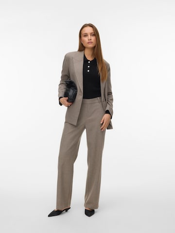 Regular Pantalon 'VMMAYA' VERO MODA en gris