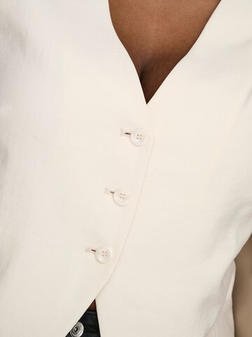 ONLY Carmakoma Bodywarmer 'CARTILA' in Beige