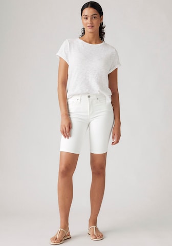 LEVI'S ® Slimfit Shorts 'Shaping Bermuda' in Weiß