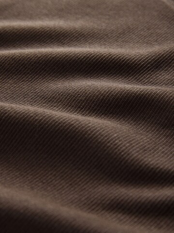 The Set Top in Braun