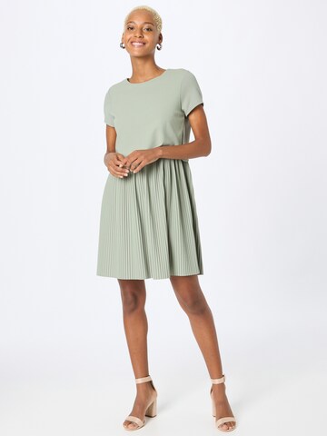 Robe 'Dinah' ABOUT YOU en vert