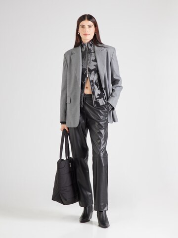 regular Pantaloni con pieghe 'PCNEETH' di PIECES in nero