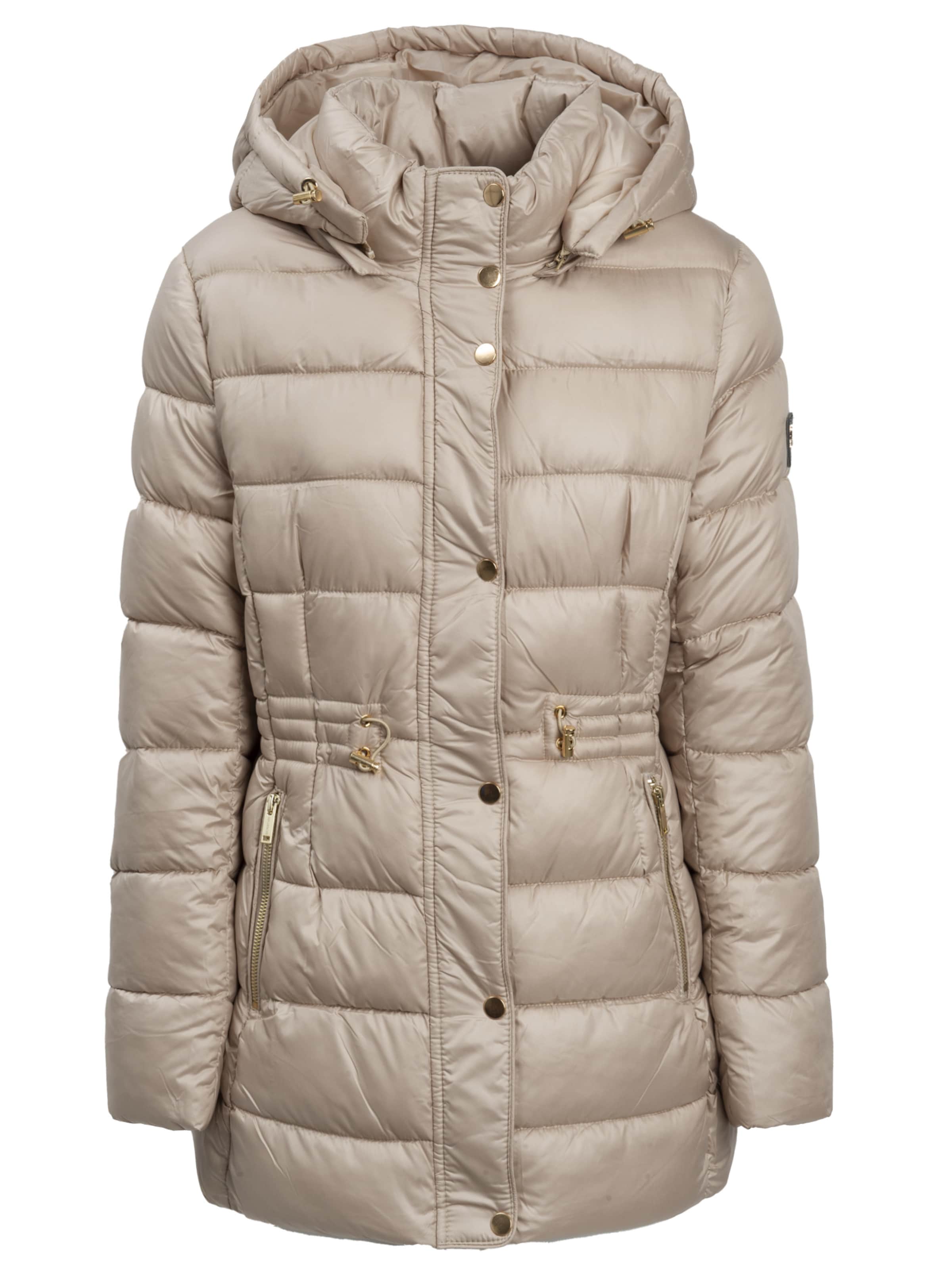 Giacca invernale di Influencer in beige: frontale