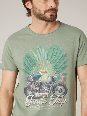 T-Shirt 'AVENTURA' Deeluxe en vert