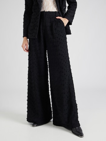 Hofmann Copenhagen Wide leg Pleat-front trousers in Black: front