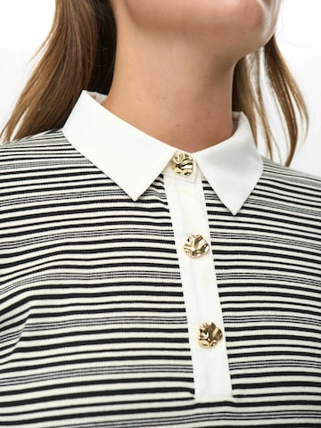 Maglietta 'NUSEMMA' di NÜMPH in nero