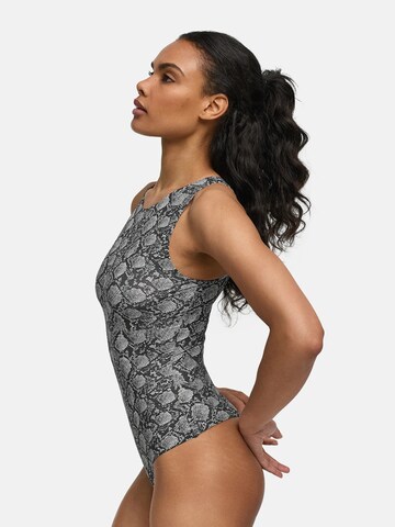 Body modelant 'Crew Neck Bodysuit String' cfab (formerly creamy fabrics) en gris