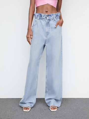 Wide leg Jeans 'Aylin' de la MANGO pe albastru: față