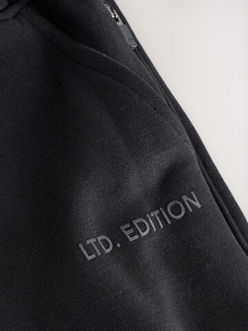 Tapered Pantaloni de la Next pe negru