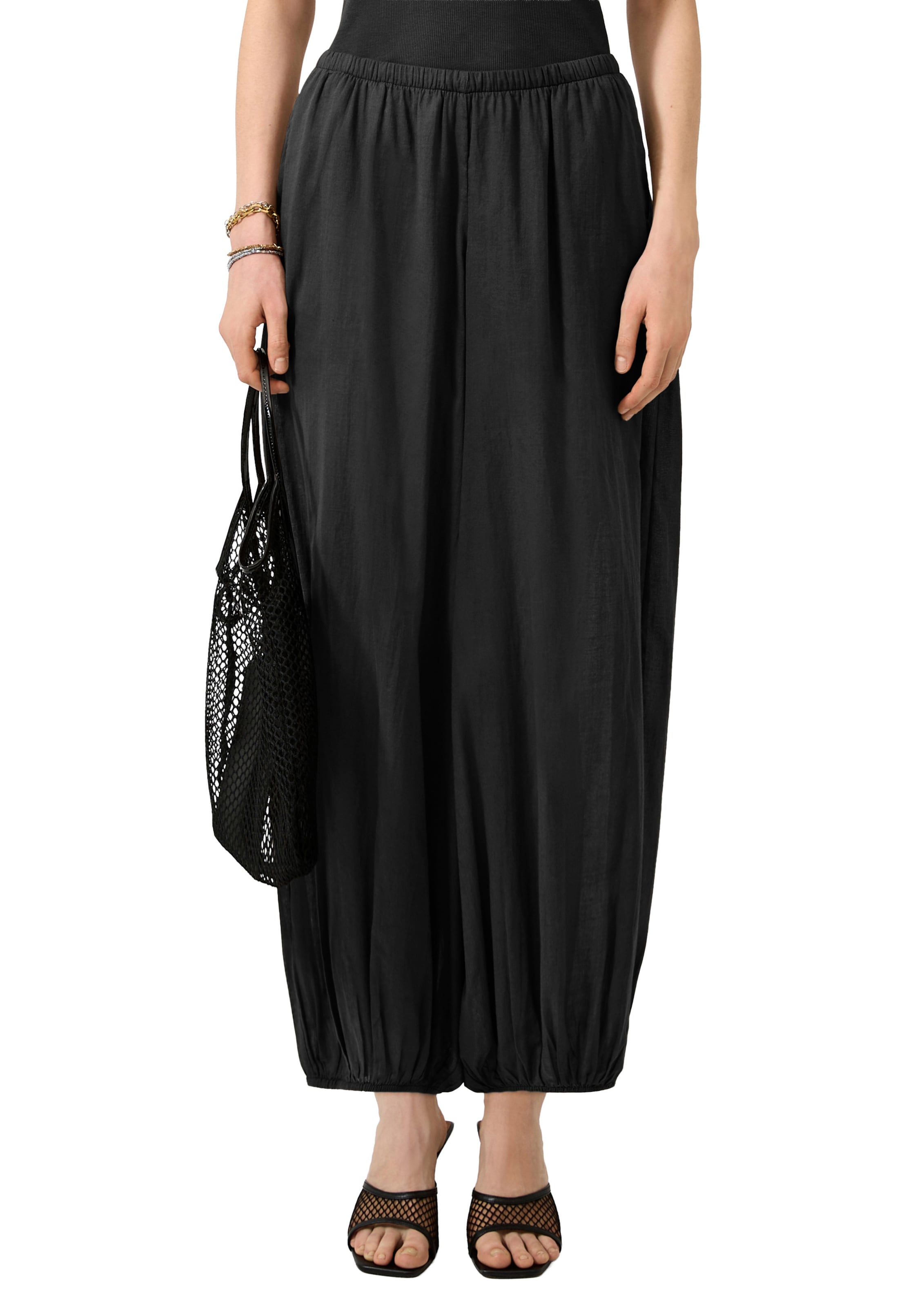 Barrel Pantalon QS en noir : devant