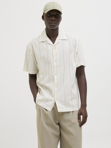 Coupe regular Chemise JACK & JONES en blanc : devant