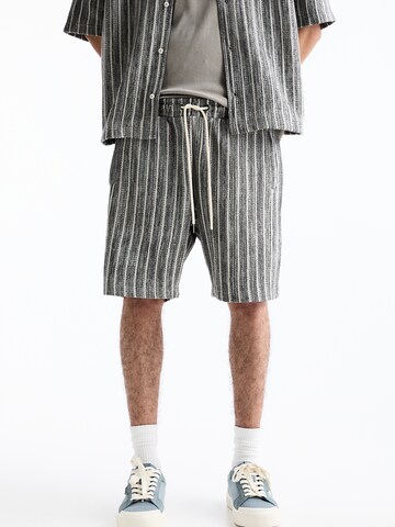 Pull&Bear Loosefit Shorts in Grau: predná strana