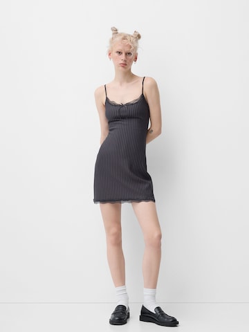 Bershka Letnia sukienka w kolorze szary