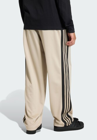 ADIDAS ORIGINALS - Loosefit Pantalón en beige