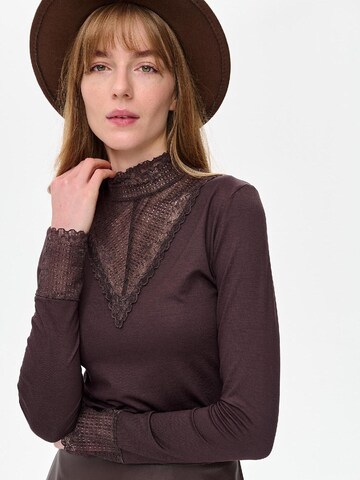Blue Shadow Bluse‌ in Braun: Vorderseite