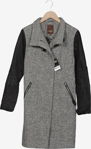 Bark Mantel S in Grau: Vorderseite