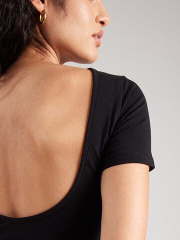 STUDIO SELECT - Camiseta 'Cassandra' en negro