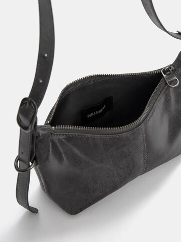 Geantă de umăr de la Pull&Bear pe negru