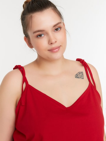 Shorty di Trendyol Curve in rosso