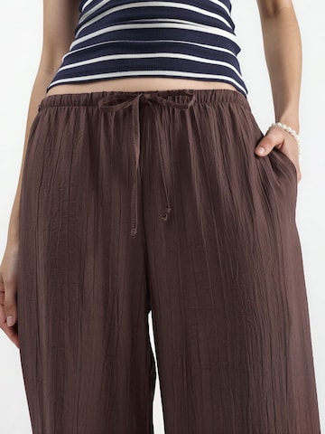 Wide leg Pantaloni di Busem in marrone
