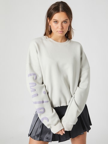 Smiles - Sweatshirt 'Toni' em branco