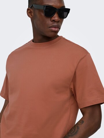 Only & Sons T-shirt 'Fred' in Braun