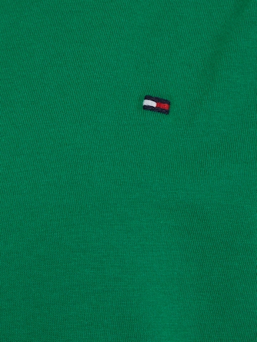TOMMY HILFIGER T-Shirt 'ESSENTIAL' in Grün