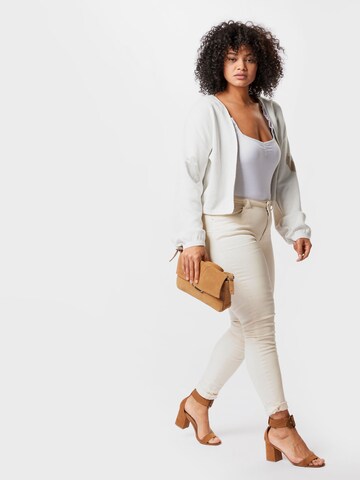 Cardigan NU-IN Plus en blanc