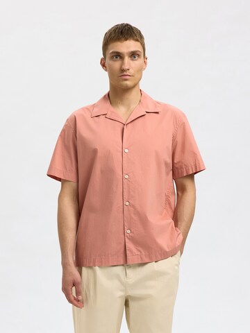 SELECTED HOMME Comfort fit Button Up Shirt 'SLHReid' in Pink: front