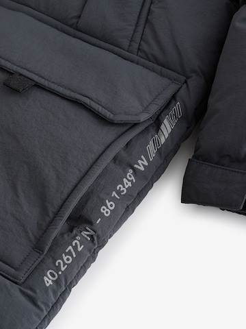 Next - Abrigo en gris
