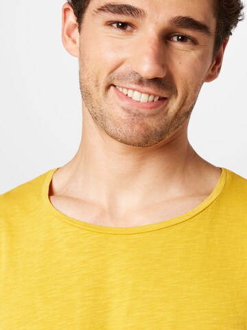 T-Shirt 'Roger Slub' Nudie Jeans Co en jaune