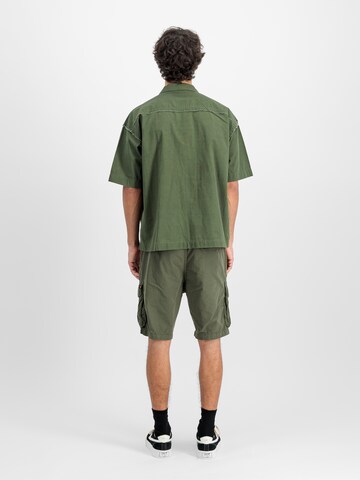 regular Pantaloni sportivi di ALPHA INDUSTRIES in verde