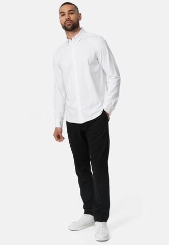 Coupe slim Chemise 'Theodore' JEFF en blanc