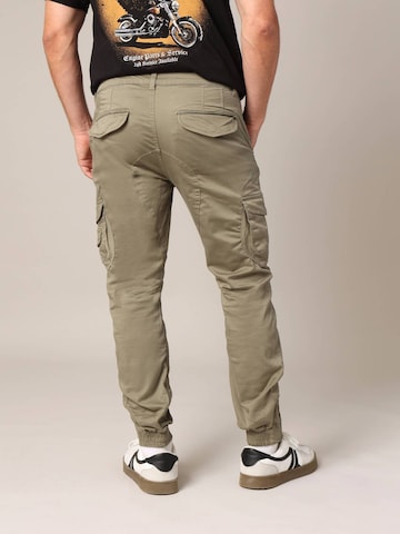 Effilé Pantalon cargo 'GARDEN' Deeluxe en vert