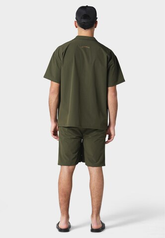 Pas De Monaco Regular Shorts 'Utility' in Grün