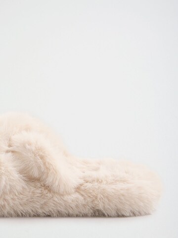 Lipsy Hausschuh in Beige