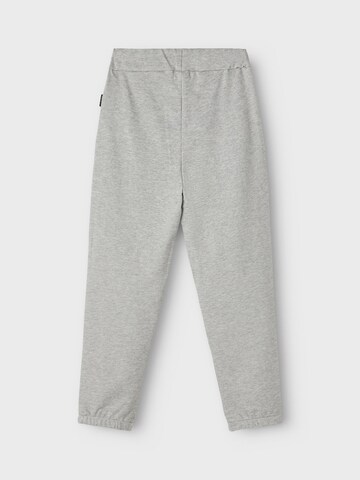 NAME IT - Tapered Pantalón en gris