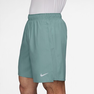 NIKE Regular Funktionsshorts 'Challenger' in Grün