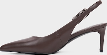 Estro Pumps '203-24103-21' in Braun: Vorderseite