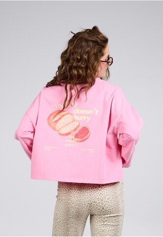OH APRIL Shirt in Roze: voorkant