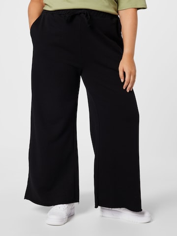 NU-IN Plus Wide leg Trousers in Black: front