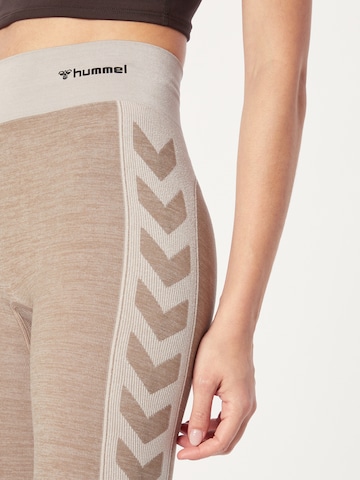 Hummel Skinny Sporthose in Beige