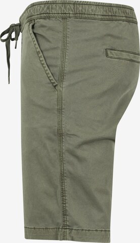 Regular Pantalon Urban Classics en vert