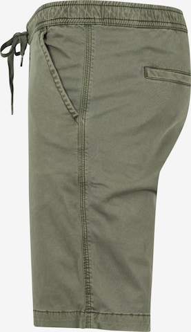 Urban Classics Regular Pants in Green