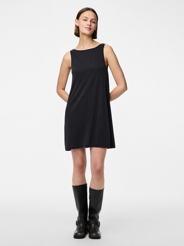 Robe 'ANORA' PIECES en noir