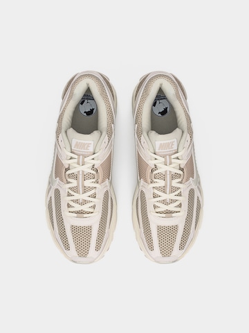 Sneaker low 'ZOOM VOMERO 5' de la Nike Sportswear pe bej